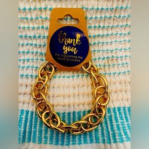 Chunky necklace and bracelet set! Super cute!